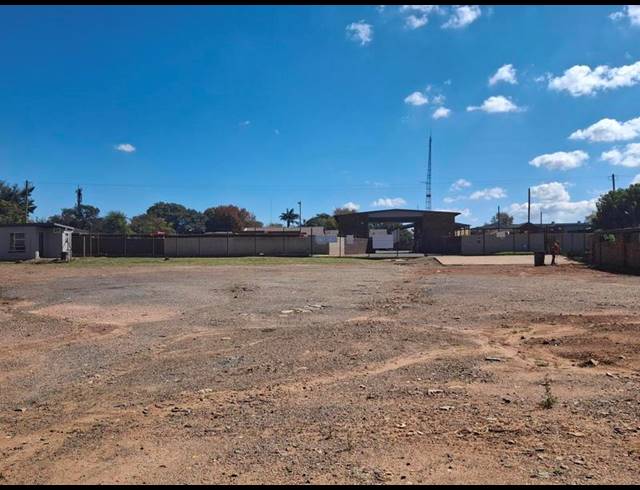 LAND PROPERTY TO RENT IN POMONA